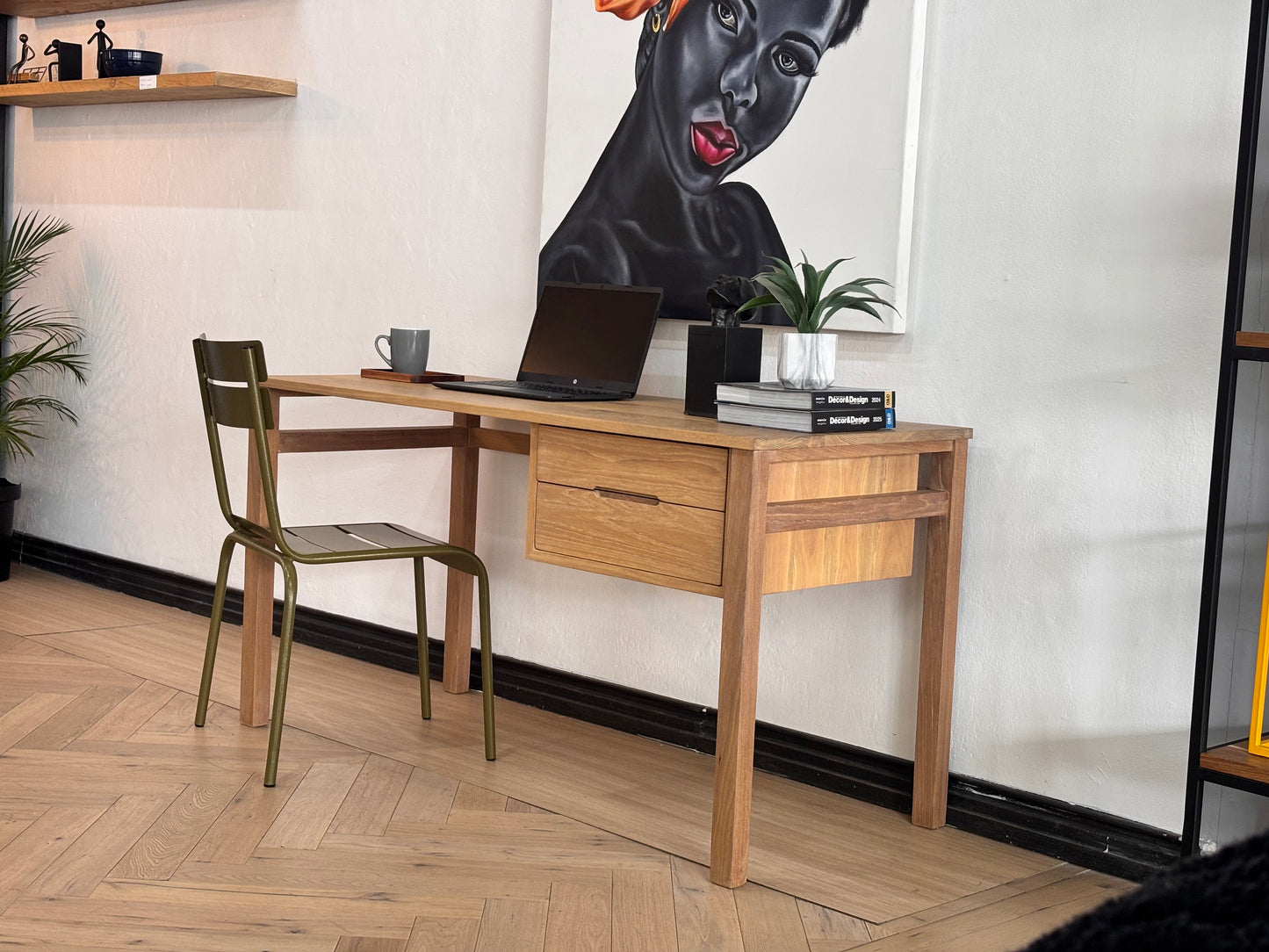 Keanu Study Desk