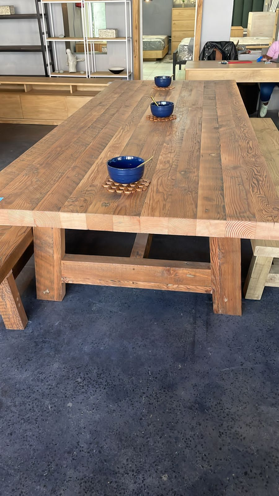 CHUNKY DAA DINING TABLE