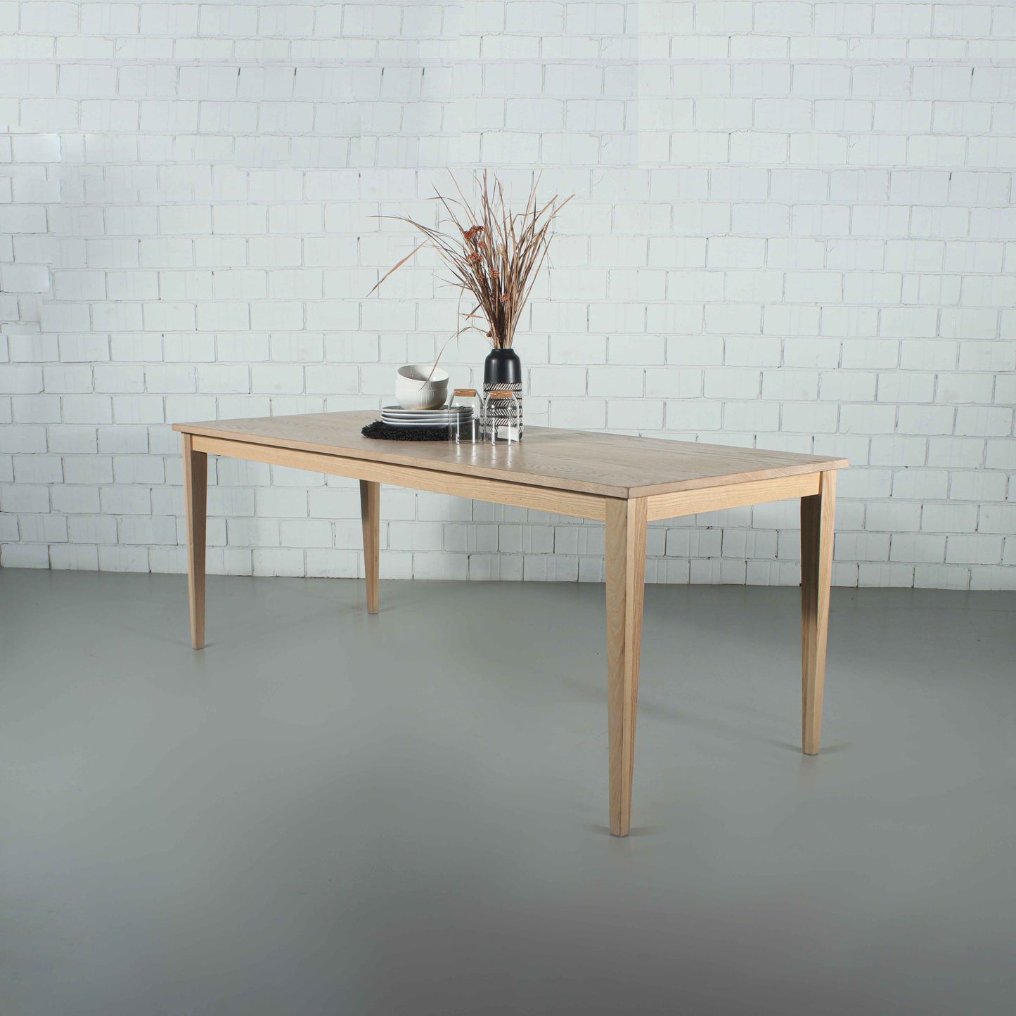Alia Dining Table