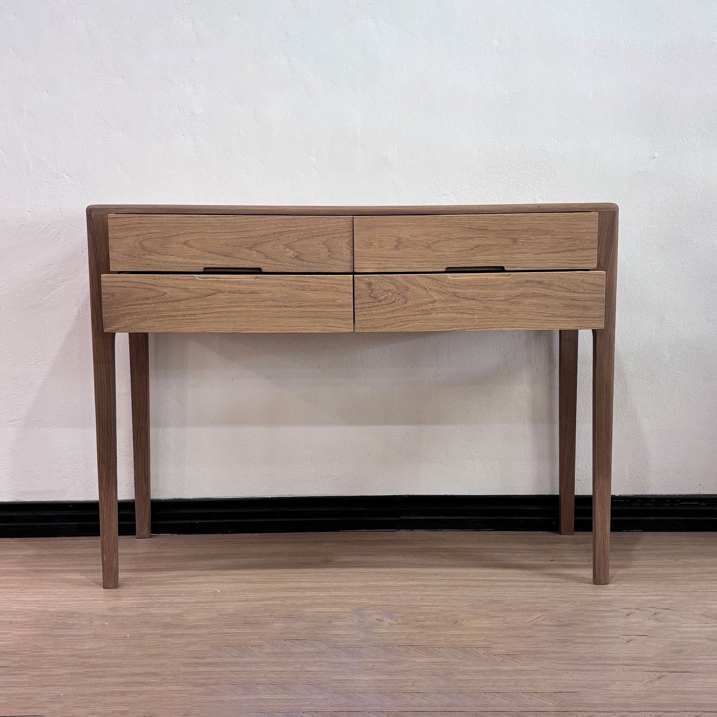 Alia Dressing Table