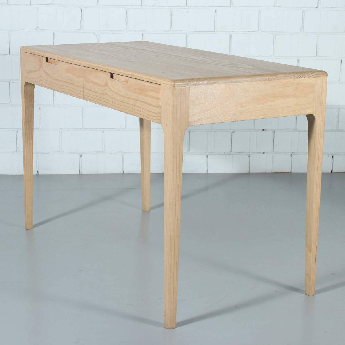 Alia Desk